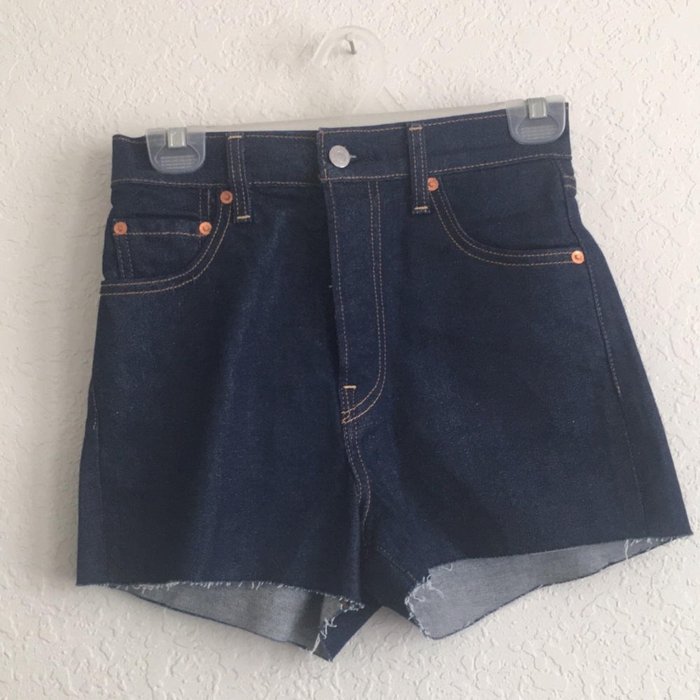 Levi’s Ribcage Shorts - Picture 3 of 4